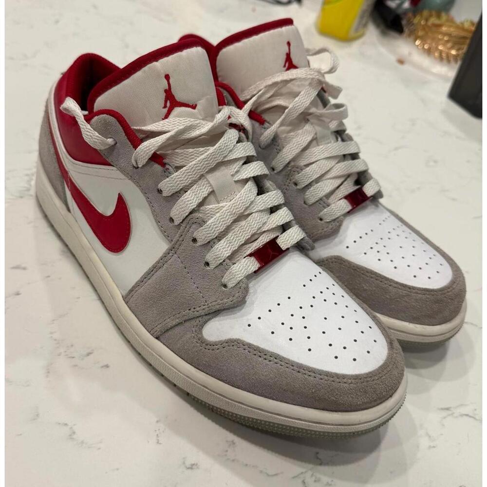 Nike Air Jordan 1 Low SE “Light Smoke Grey Gym Red” Size 9.5